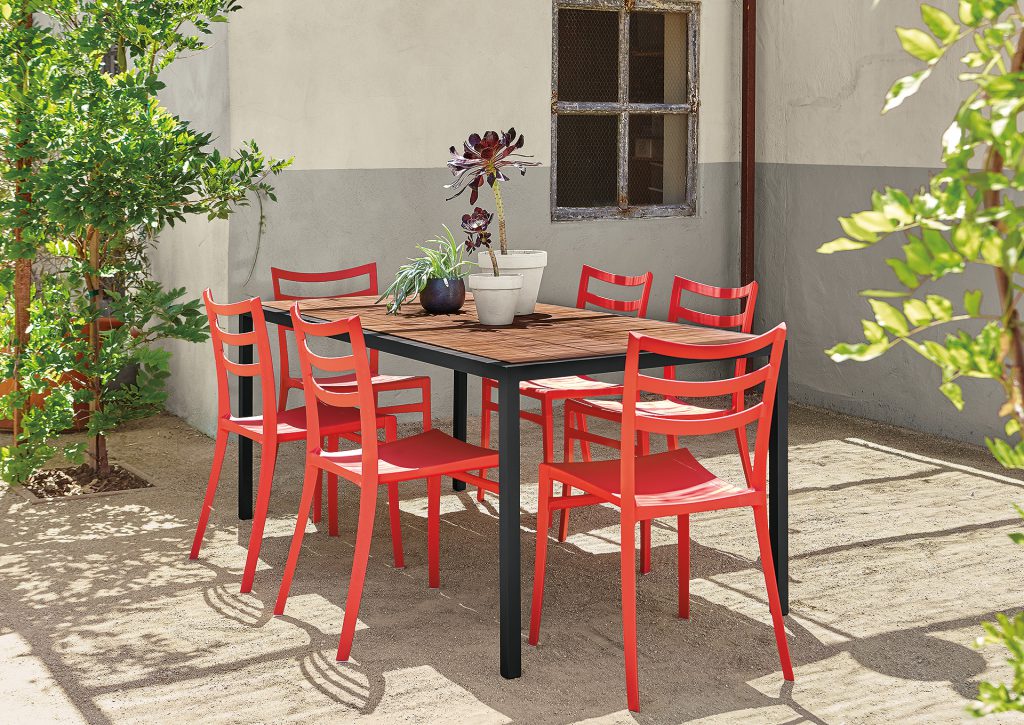 Sabrina chairs outdoor with Montengo table