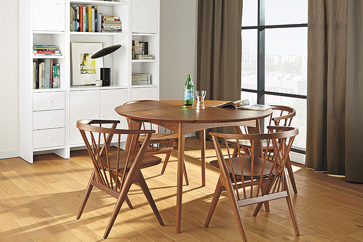 Ventura round table with Soren chairs