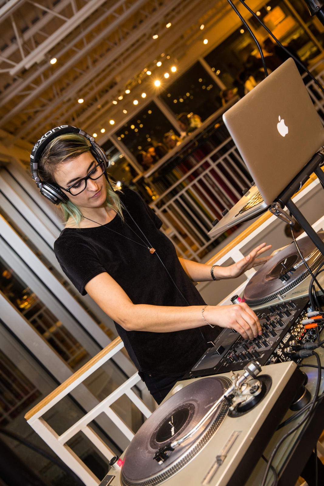 12-7-2016_room-and-board-holiday-entertaining-event-0680