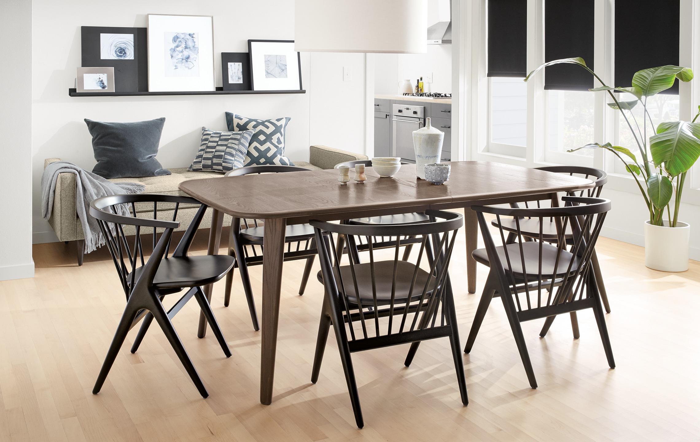 Lowell extension dining table with Soren chairs