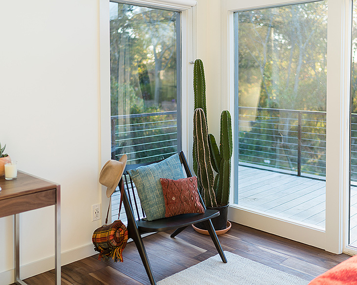 Oskar lounge chair in office