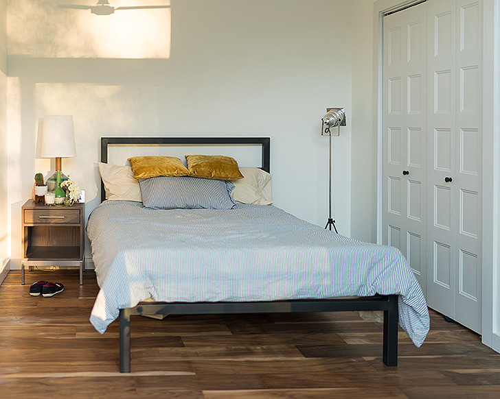 Parsons bed, Alden nightstand and Rayas table lamp in bedroom