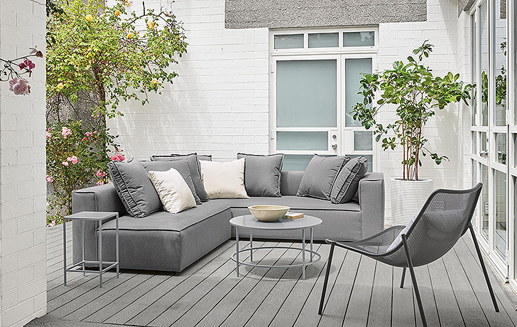 Outdoor sectional sofa 