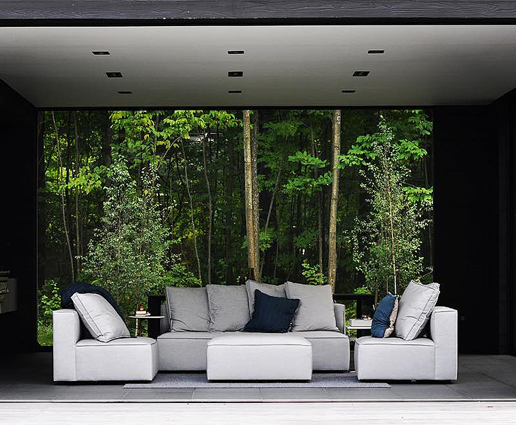 Northwoods retreat with oasis lounge seating