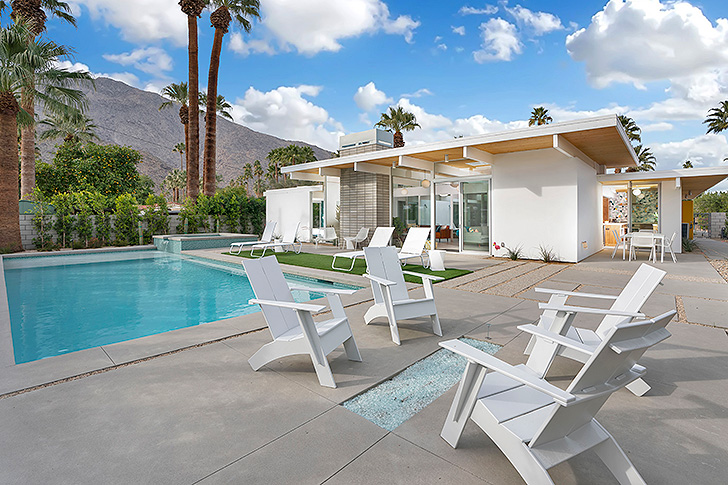 Outdoor furniture in the Desert Eichler backyard