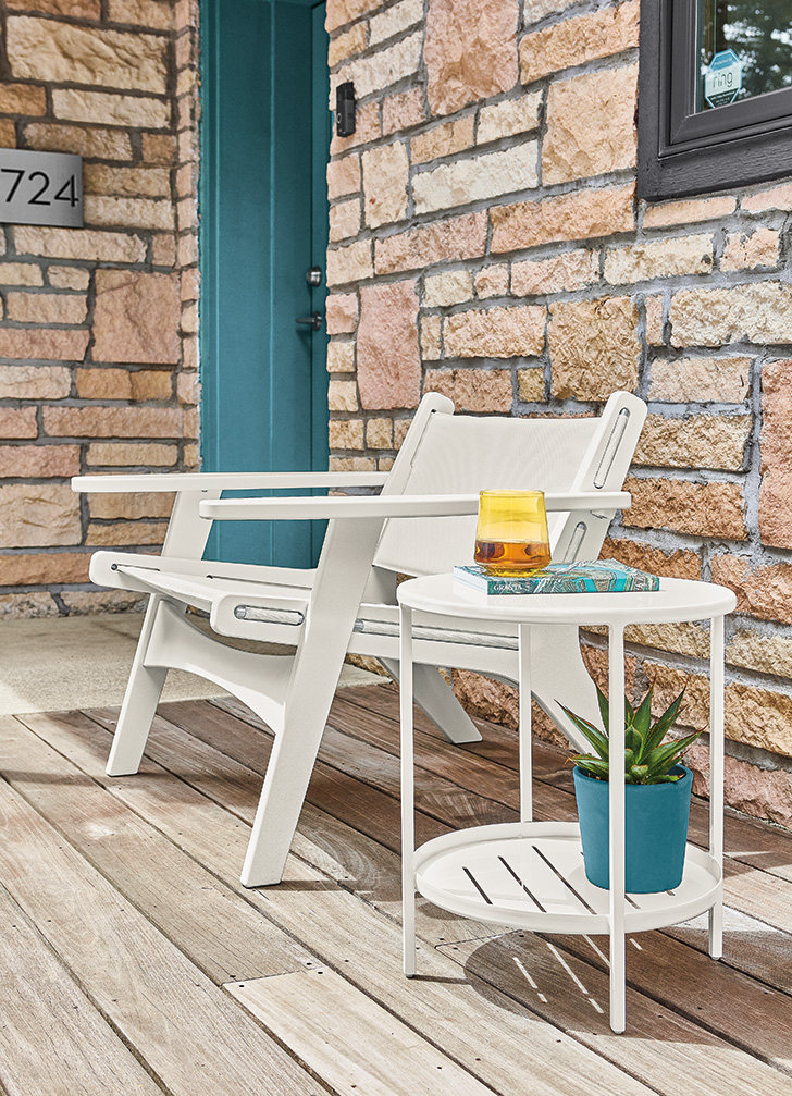 Modern Laze outdoor chair in white