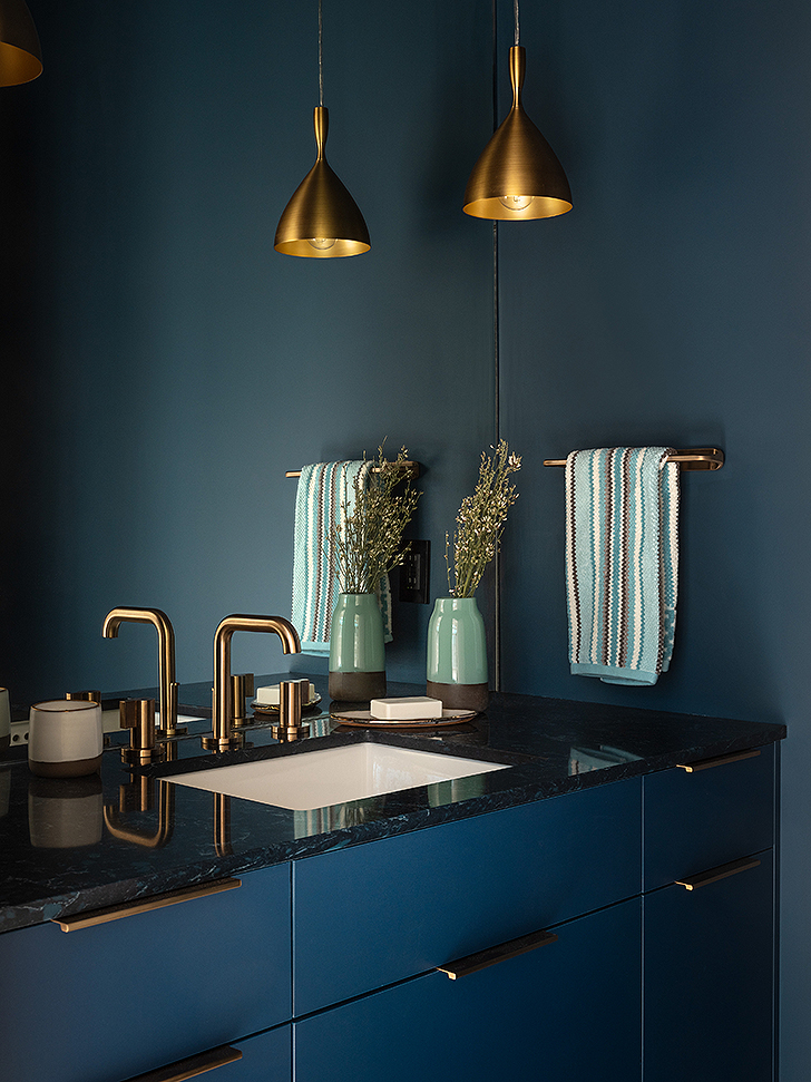 Dark blue bathroom inside the Modernism Week Showcase Home: The Gillman Residence 