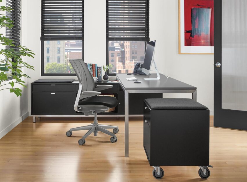 Side detail of Copenhagen benching system in office.